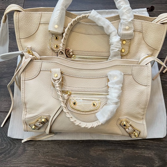 $SOLD$ Cream Genuine Leather handbag with Gold hardware - Picture 4 of 15